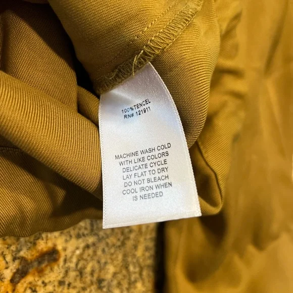 π
½ππ
Ύπ LNA Clothing Drapey Utility Shirt in Fennel Seed - Tencel - Picture 8 of 8